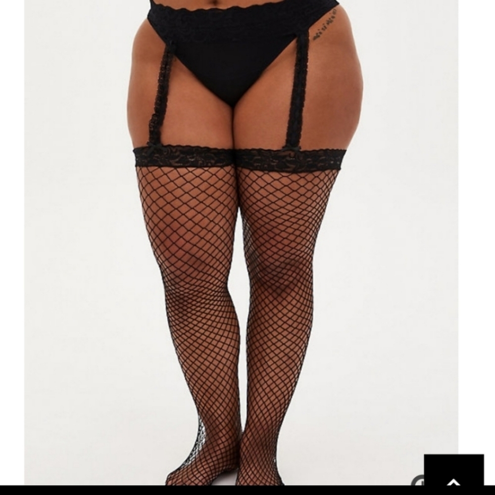 🆕️🖤BLACK FISHNET & LACE FAUX GARTER TIGHTS🖤 - Picture 4 of 10